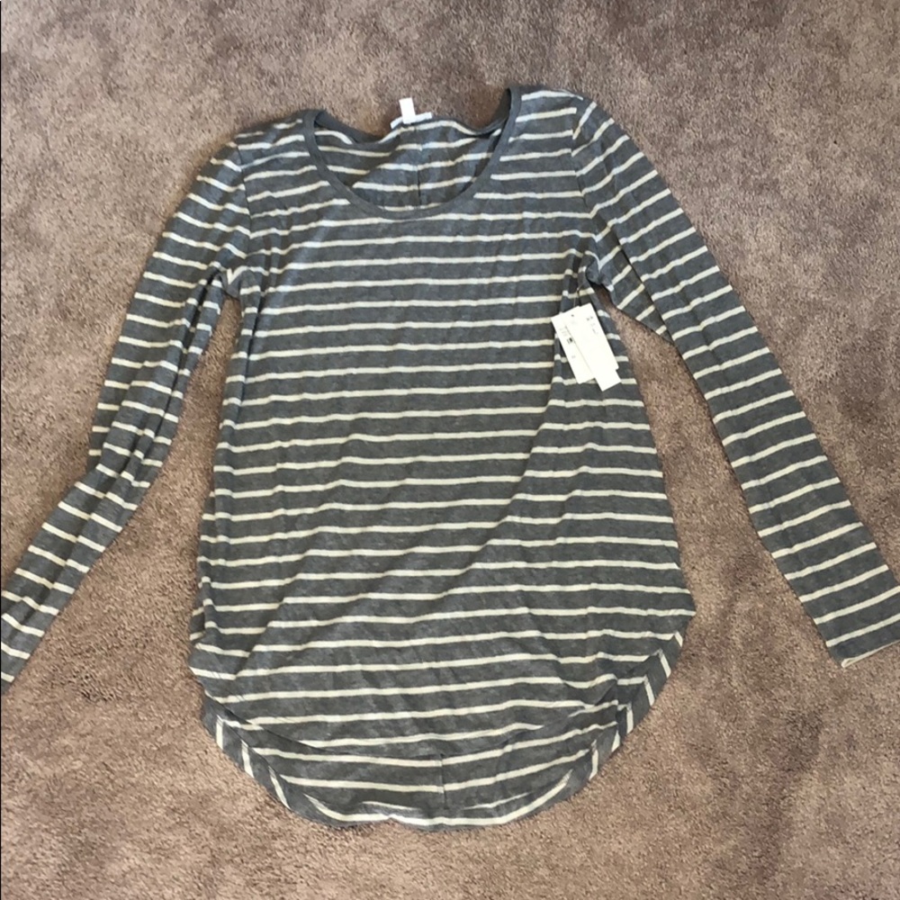 2/$25 💗 NWT striped tee - Picture 1 of 3